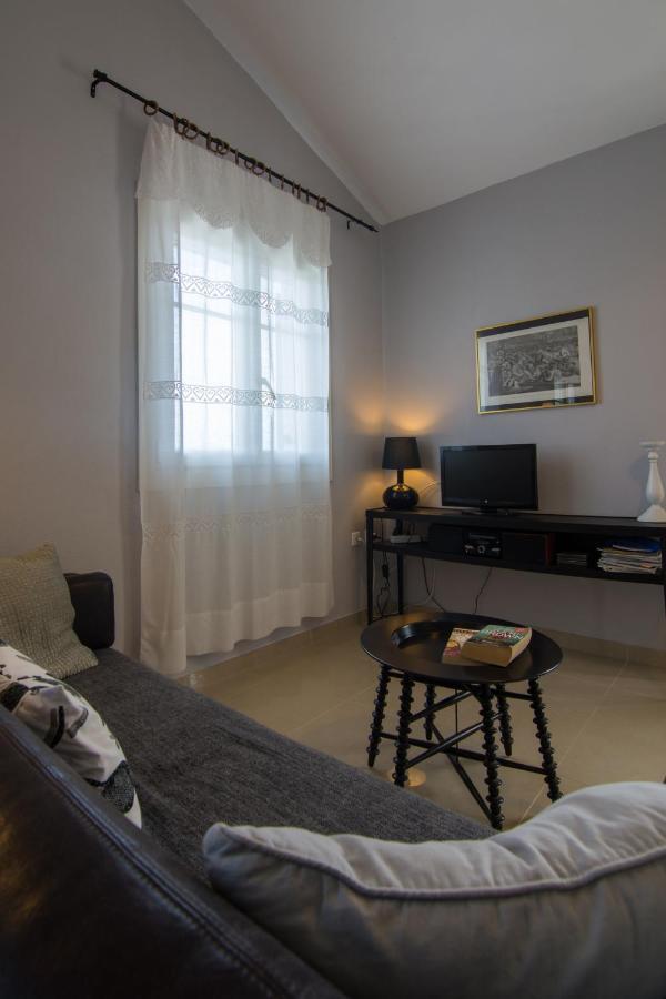 Villa Elaia Suites & Apartments No.1 Гайос Екстериор снимка